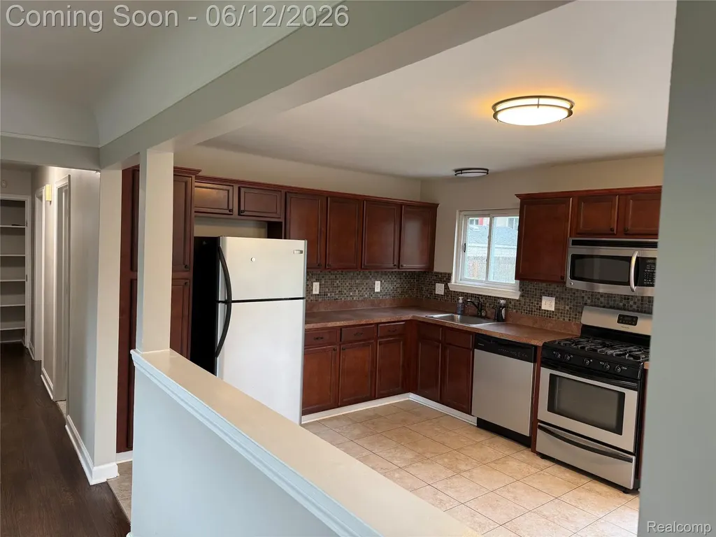 21736 Timberidge Street St. Clair Shores City MI 48082