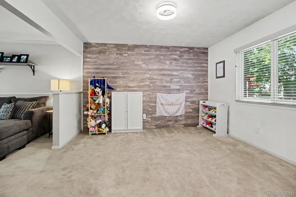 7235 Irongate Road Canton Charter Township MI 48187