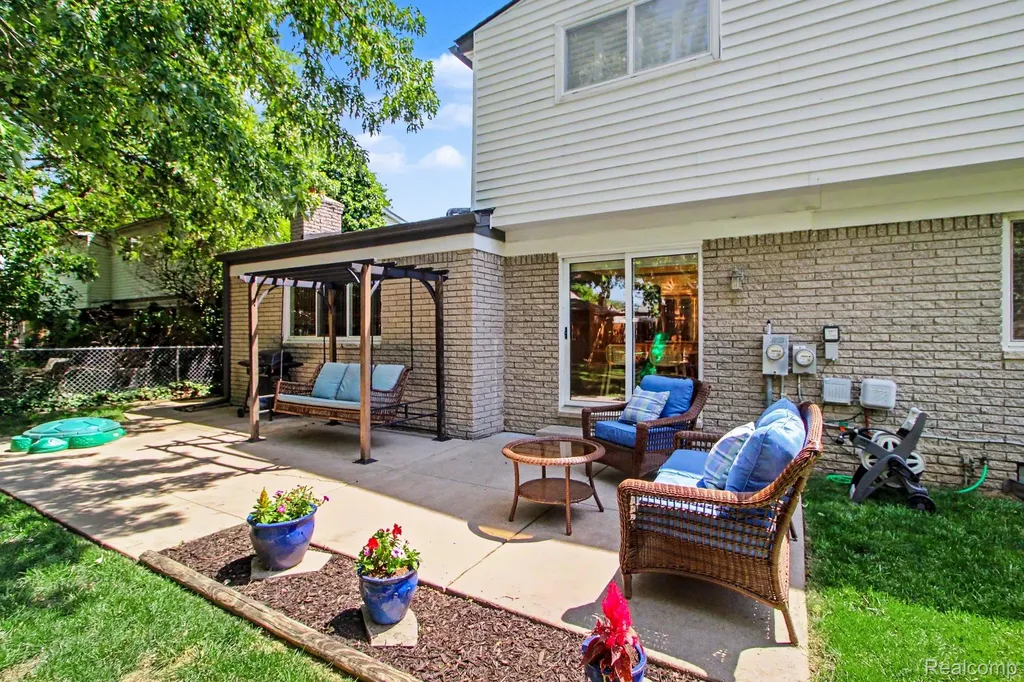 7235 Irongate Road Canton Charter Township MI 48187