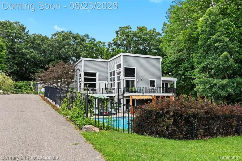 5255 Oak Hill Trail N Commerce Charter Township MI 48382