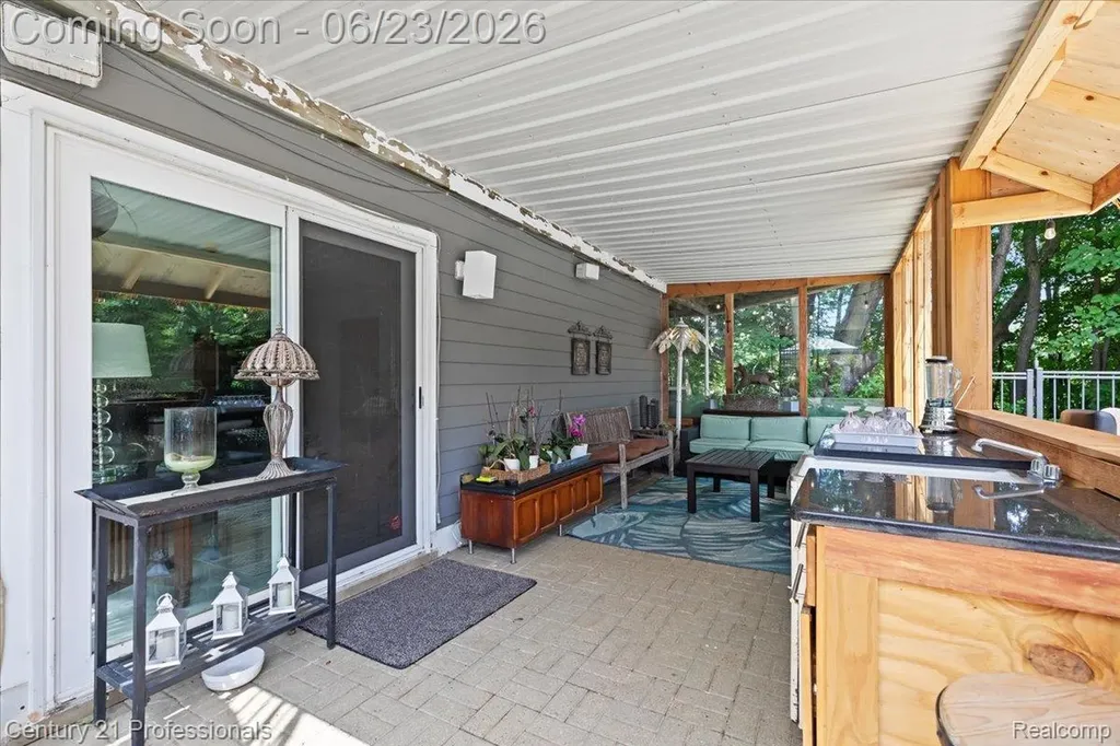 5255 Oak Hill Trail N Commerce Charter Township MI 48382