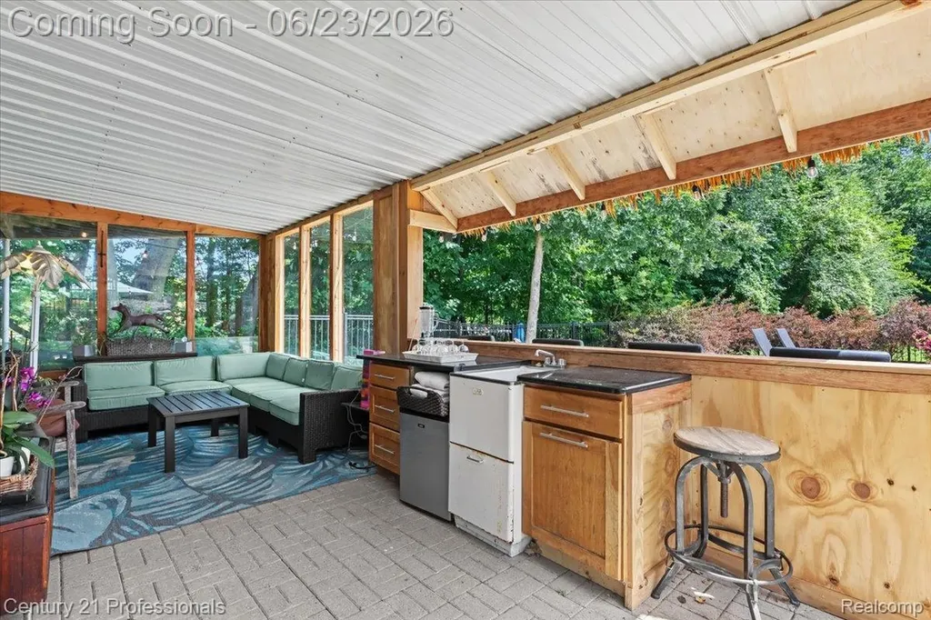 5255 Oak Hill Trail N Commerce Charter Township MI 48382