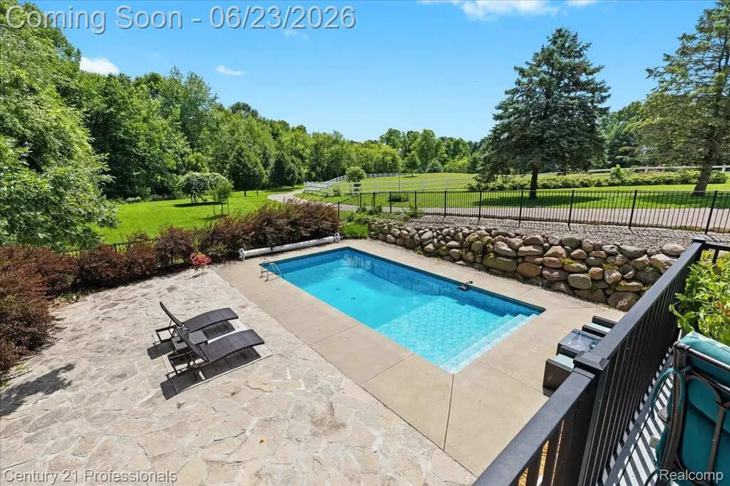 5255 Oak Hill Trail N Commerce Charter Township MI 48382