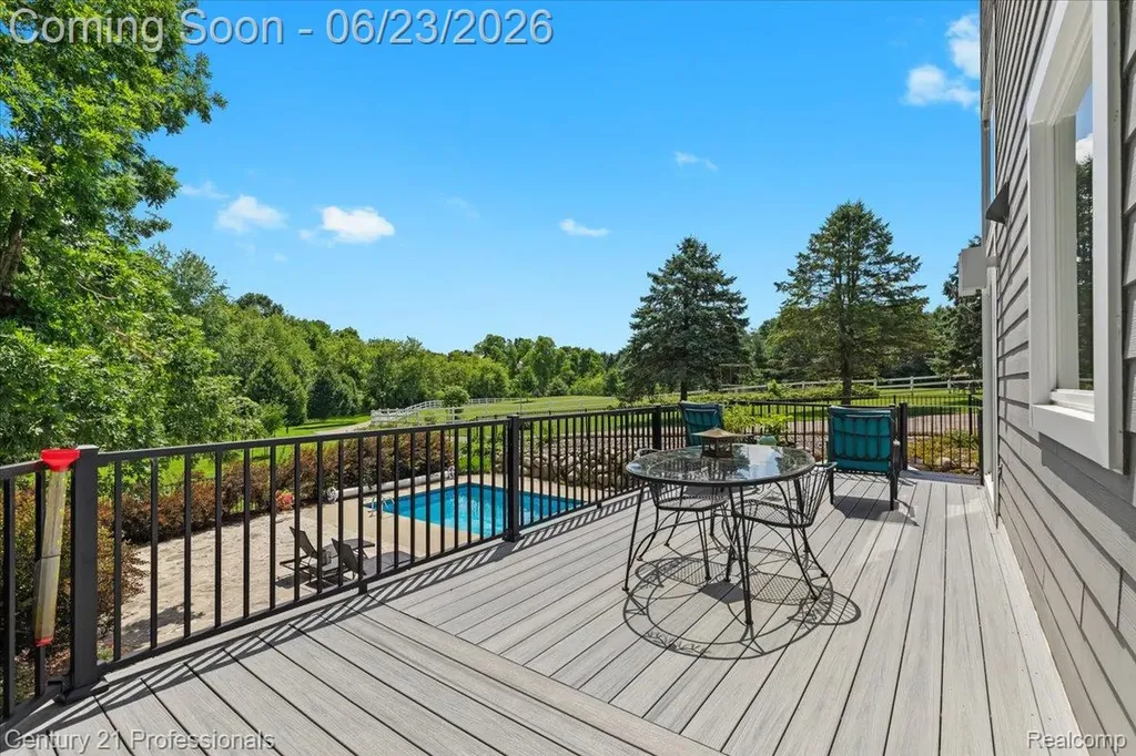 5255 Oak Hill Trail N Commerce Charter Township MI 48382