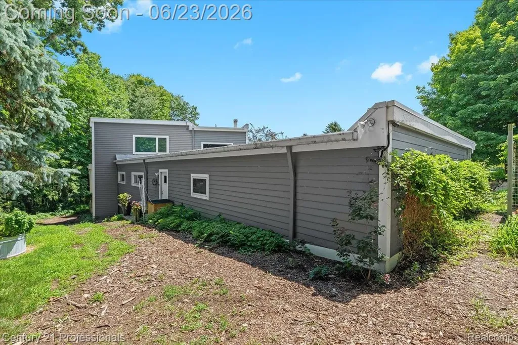 5255 Oak Hill Trail N Commerce Charter Township MI 48382
