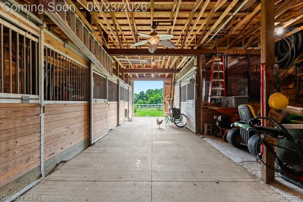 5255 Oak Hill Trail N Commerce Charter Township MI 48382