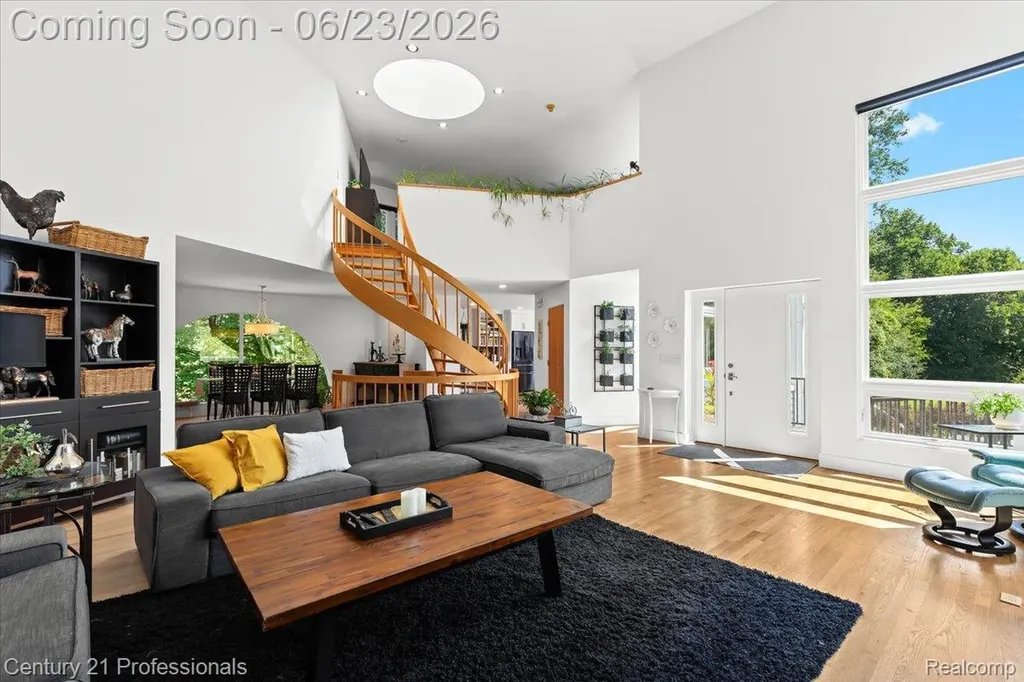 5255 Oak Hill Trail N Commerce Charter Township MI 48382