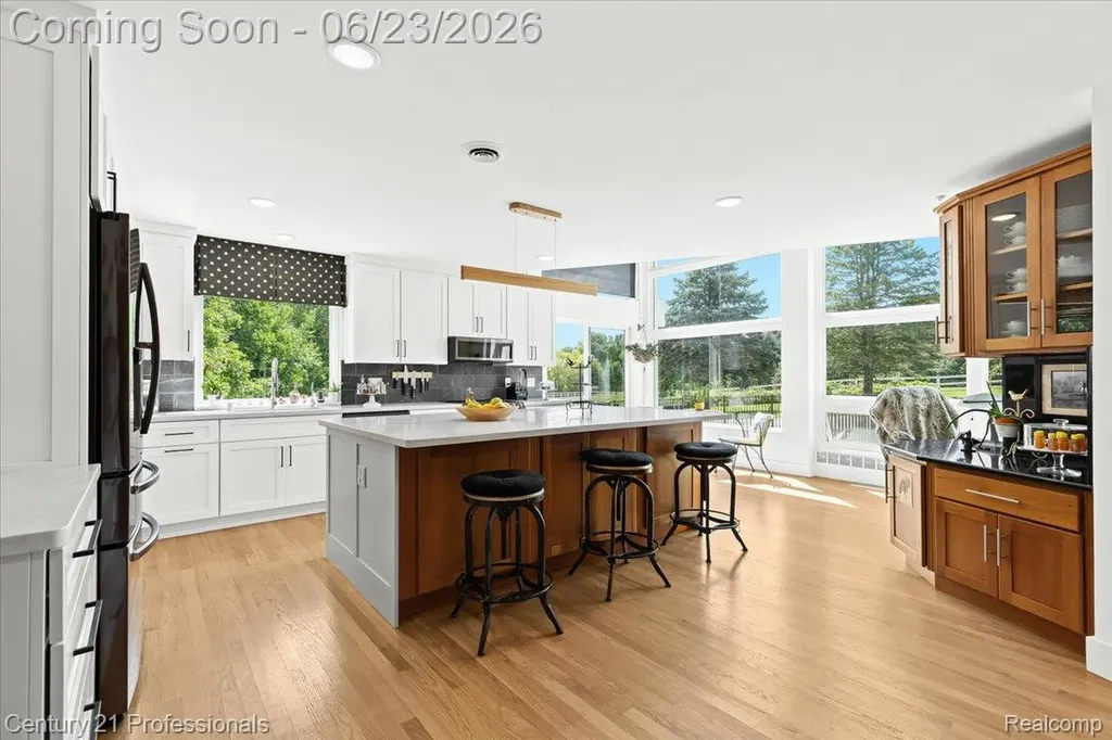 5255 Oak Hill Trail N Commerce Charter Township MI 48382