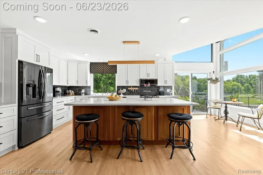 5255 Oak Hill Trail N Commerce Charter Township MI 48382