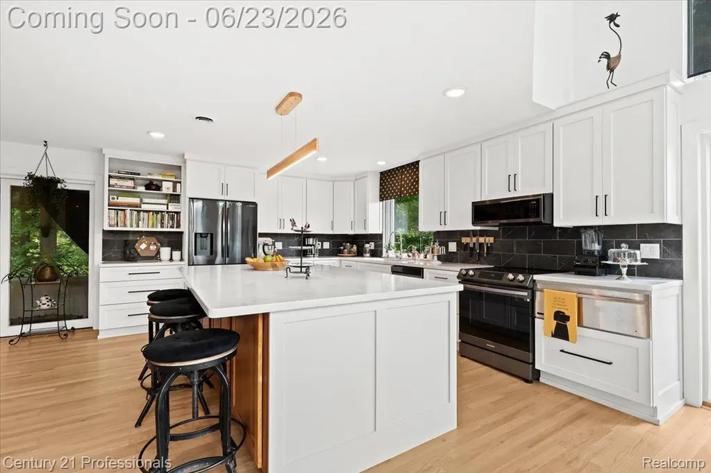 5255 Oak Hill Trail N Commerce Charter Township MI 48382