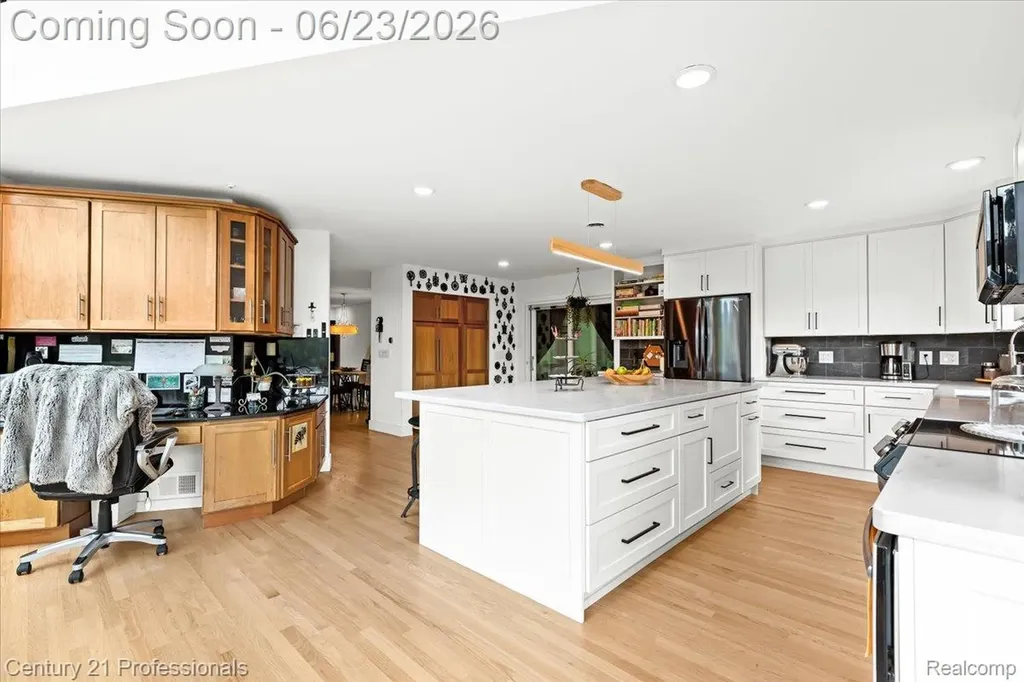 5255 Oak Hill Trail N Commerce Charter Township MI 48382