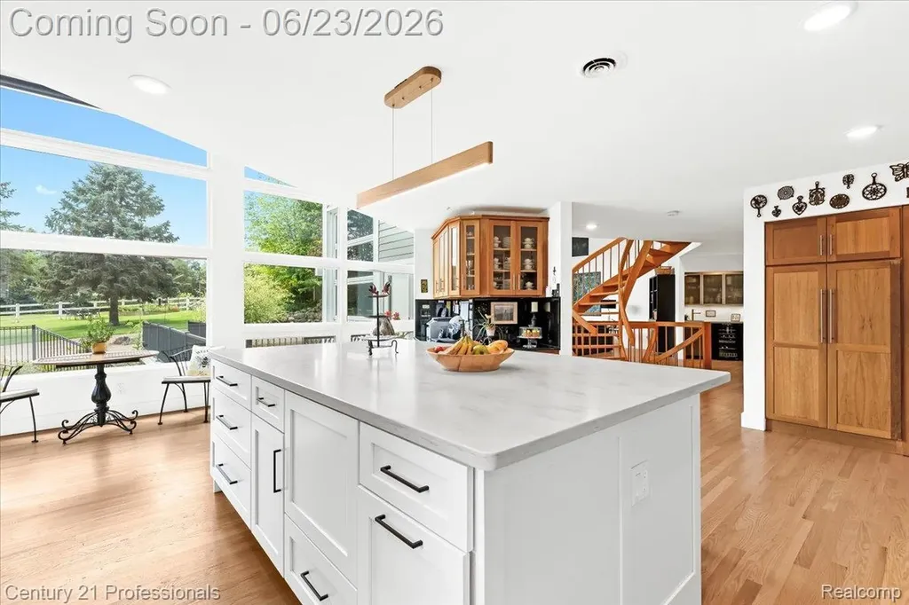 5255 Oak Hill Trail N Commerce Charter Township MI 48382