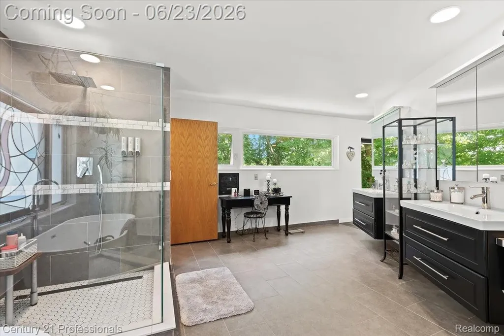 5255 Oak Hill Trail N Commerce Charter Township MI 48382