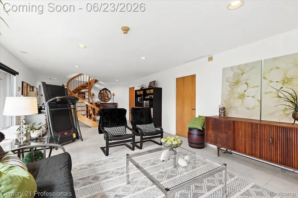 5255 Oak Hill Trail N Commerce Charter Township MI 48382