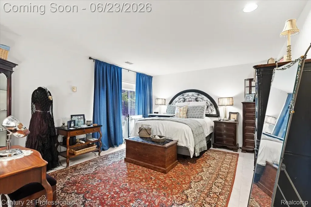 5255 Oak Hill Trail N Commerce Charter Township MI 48382