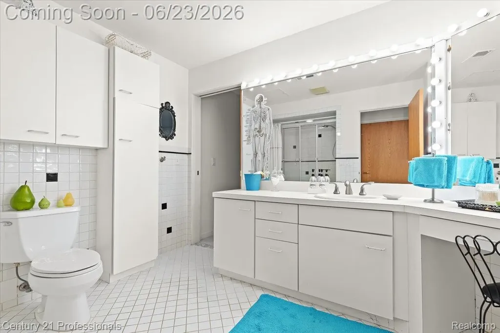 5255 Oak Hill Trail N Commerce Charter Township MI 48382