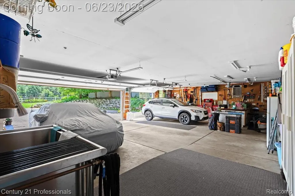 5255 Oak Hill Trail N Commerce Charter Township MI 48382