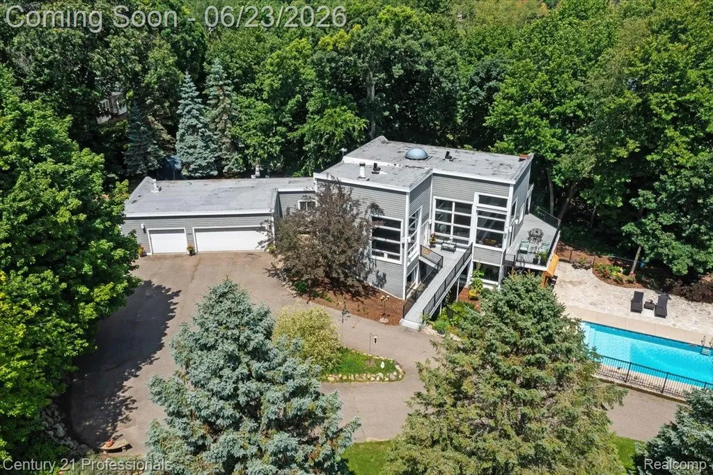 5255 Oak Hill Trail N Commerce Charter Township MI 48382