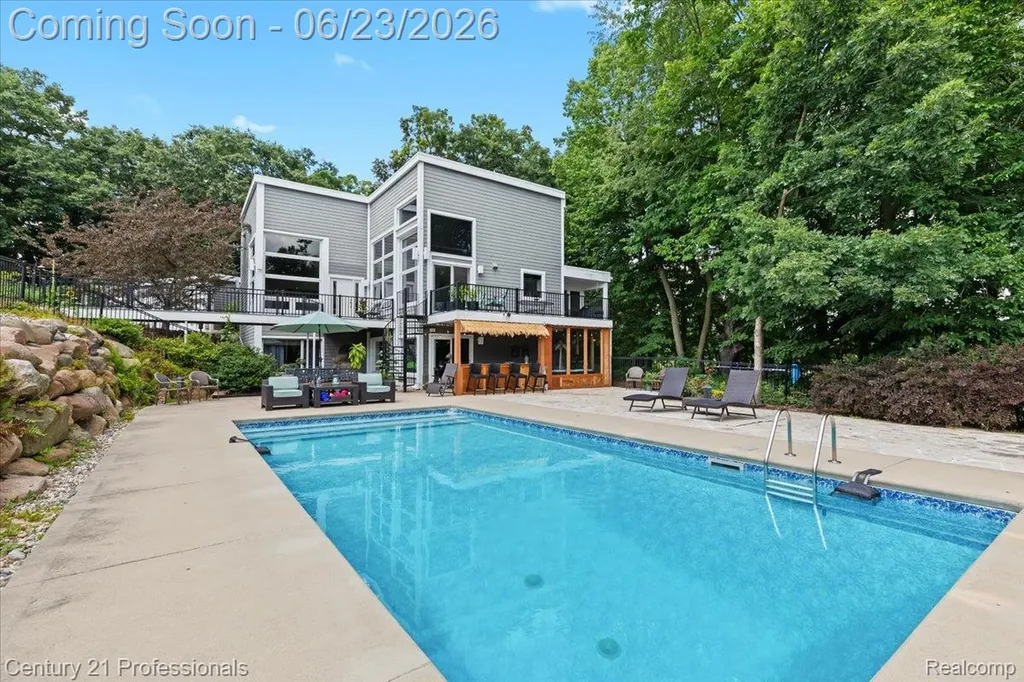 5255 Oak Hill Trail N Commerce Charter Township MI 48382