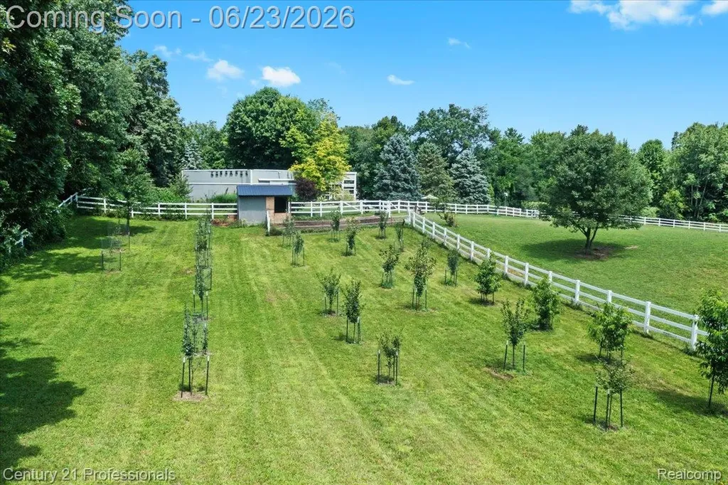 5255 Oak Hill Trail N Commerce Charter Township MI 48382