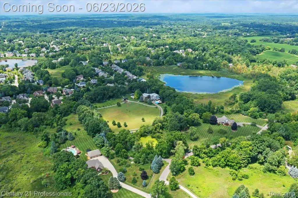 5255 Oak Hill Trail N Commerce Charter Township MI 48382