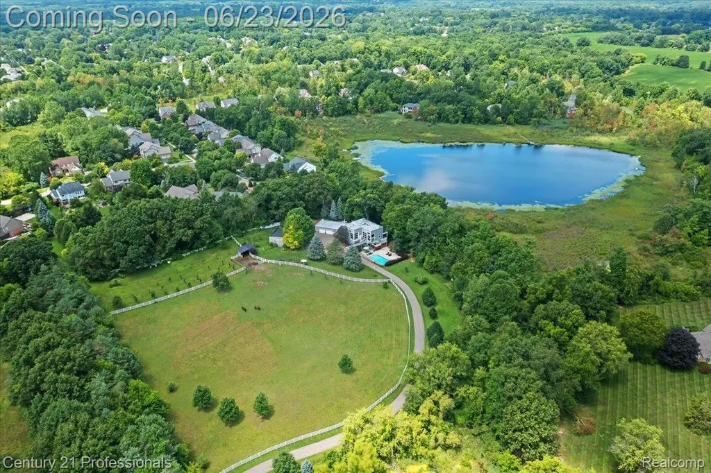 5255 Oak Hill Trail N Commerce Charter Township MI 48382