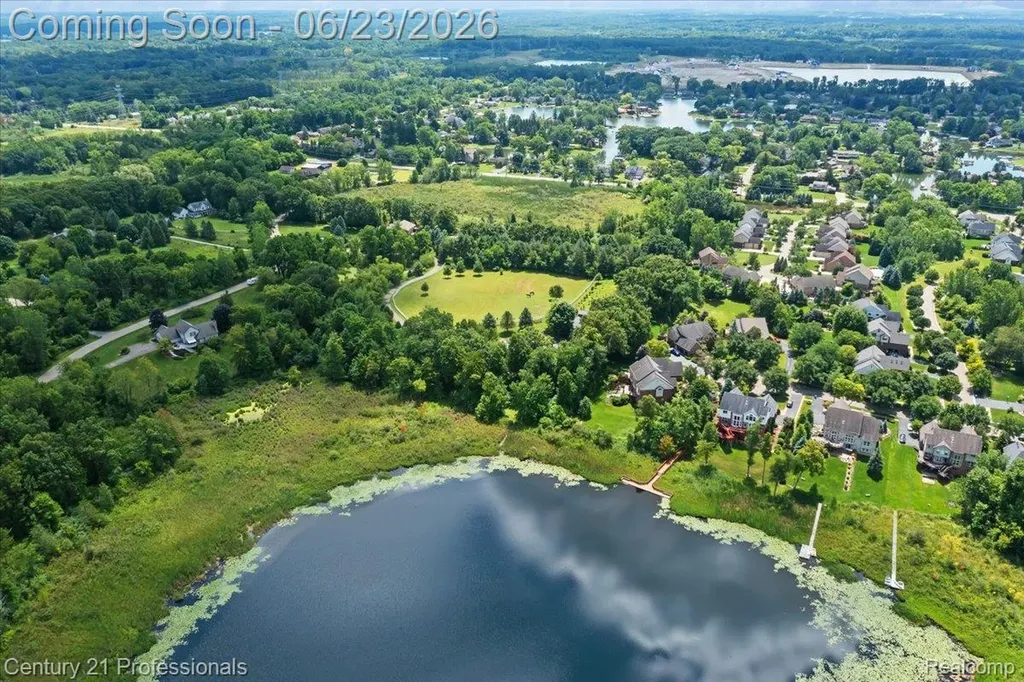 5255 Oak Hill Trail N Commerce Charter Township MI 48382
