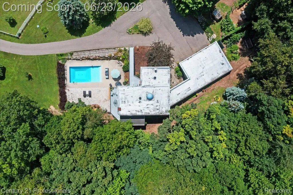 5255 Oak Hill Trail N Commerce Charter Township MI 48382