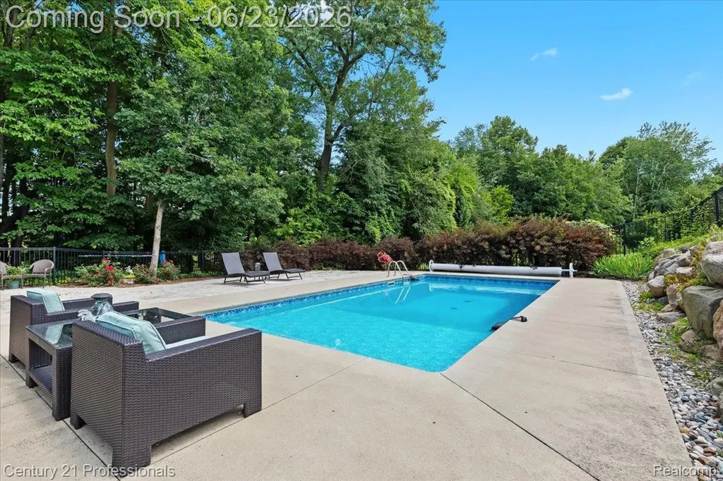 5255 Oak Hill Trail N Commerce Charter Township MI 48382