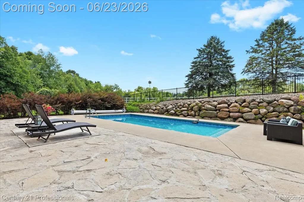 5255 Oak Hill Trail N Commerce Charter Township MI 48382