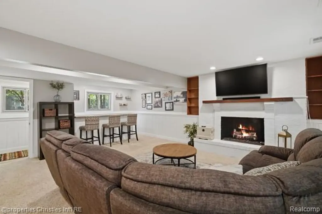 6884 Aeroview Street West Bloomfield Charter Township MI 48324