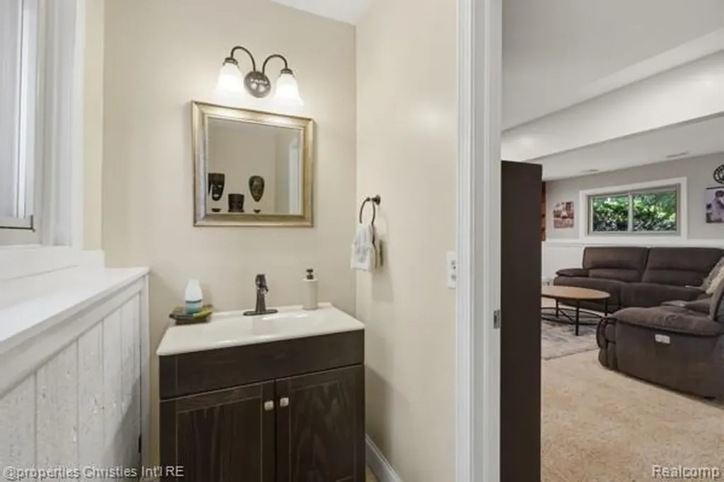 6884 Aeroview Street West Bloomfield Charter Township MI 48324
