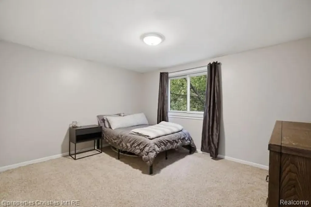 6884 Aeroview Street West Bloomfield Charter Township MI 48324