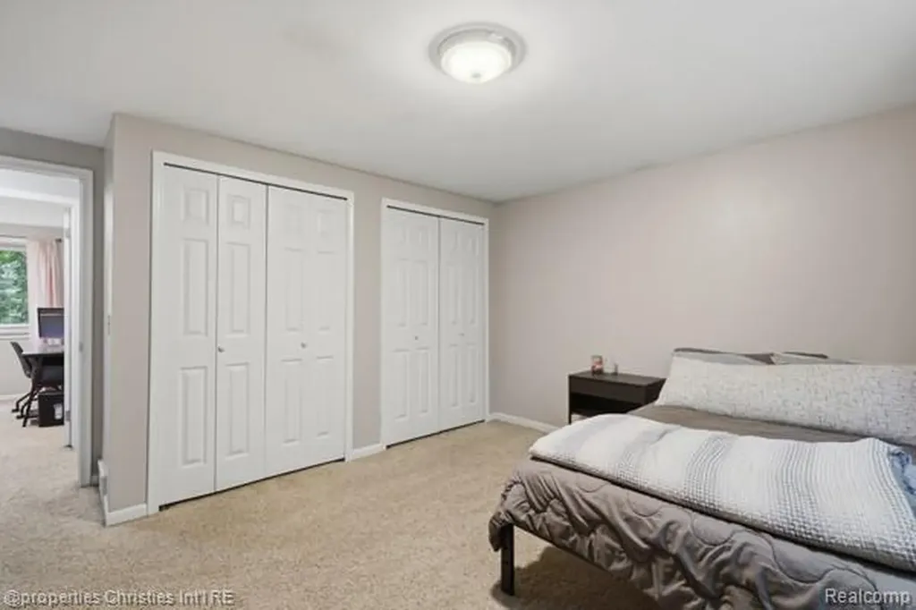 6884 Aeroview Street West Bloomfield Charter Township MI 48324