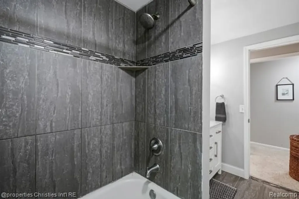6884 Aeroview Street West Bloomfield Charter Township MI 48324