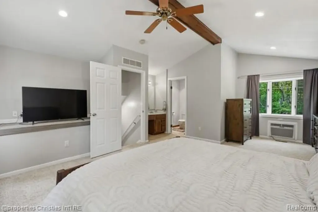 6884 Aeroview Street West Bloomfield Charter Township MI 48324