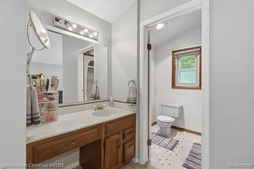 6884 Aeroview Street West Bloomfield Charter Township MI 48324