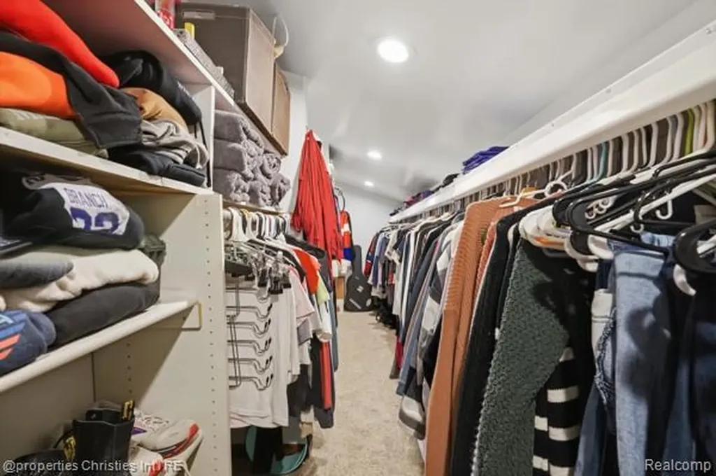 6884 Aeroview Street West Bloomfield Charter Township MI 48324