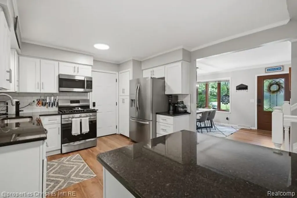 6884 Aeroview Street West Bloomfield Charter Township MI 48324