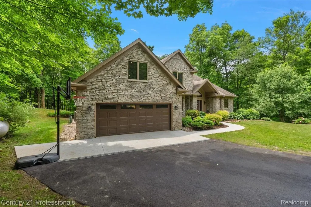 9867 Rainbow Ridge Drive Prairie Ronde Township MI 49087