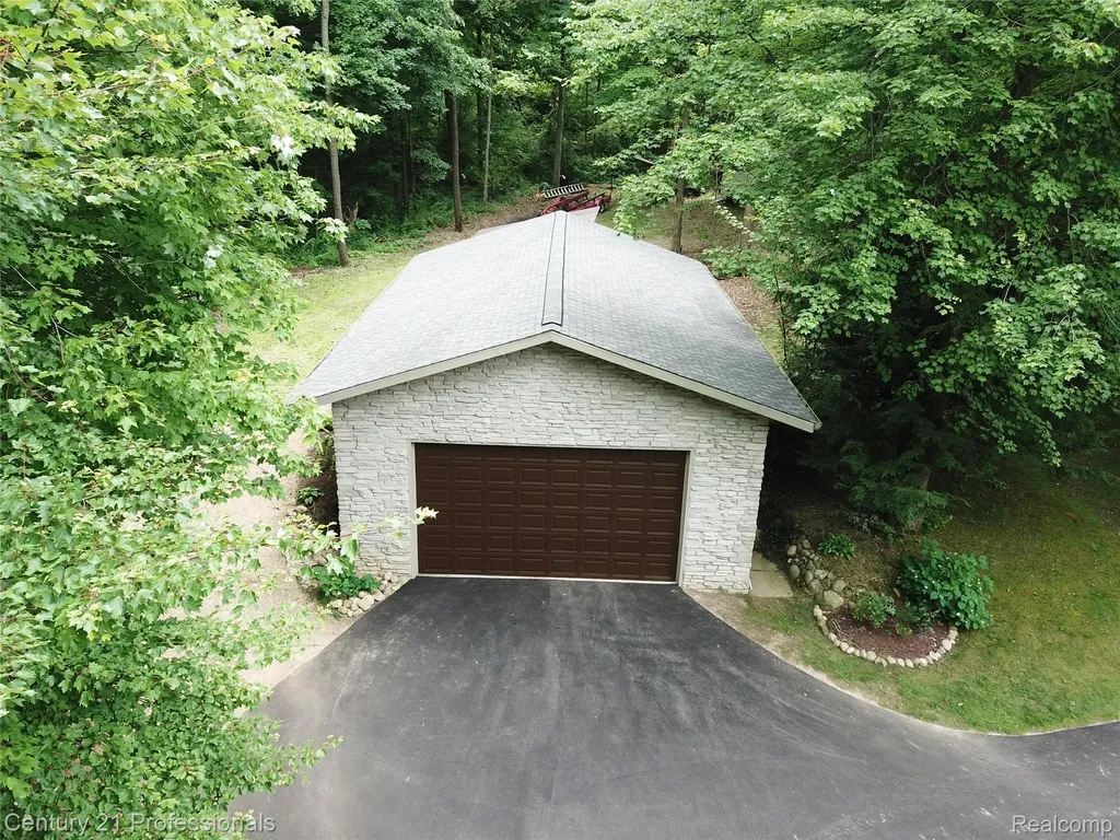 9867 Rainbow Ridge Drive Prairie Ronde Township MI 49087