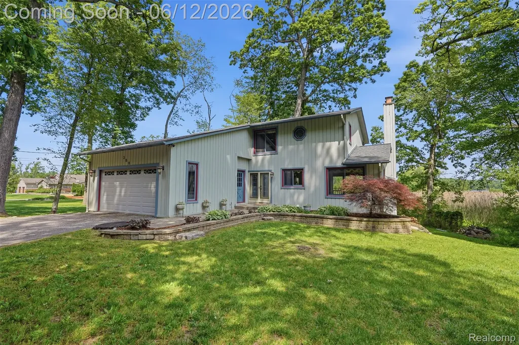 380 Sunset White Lake Charter Township MI 48383
