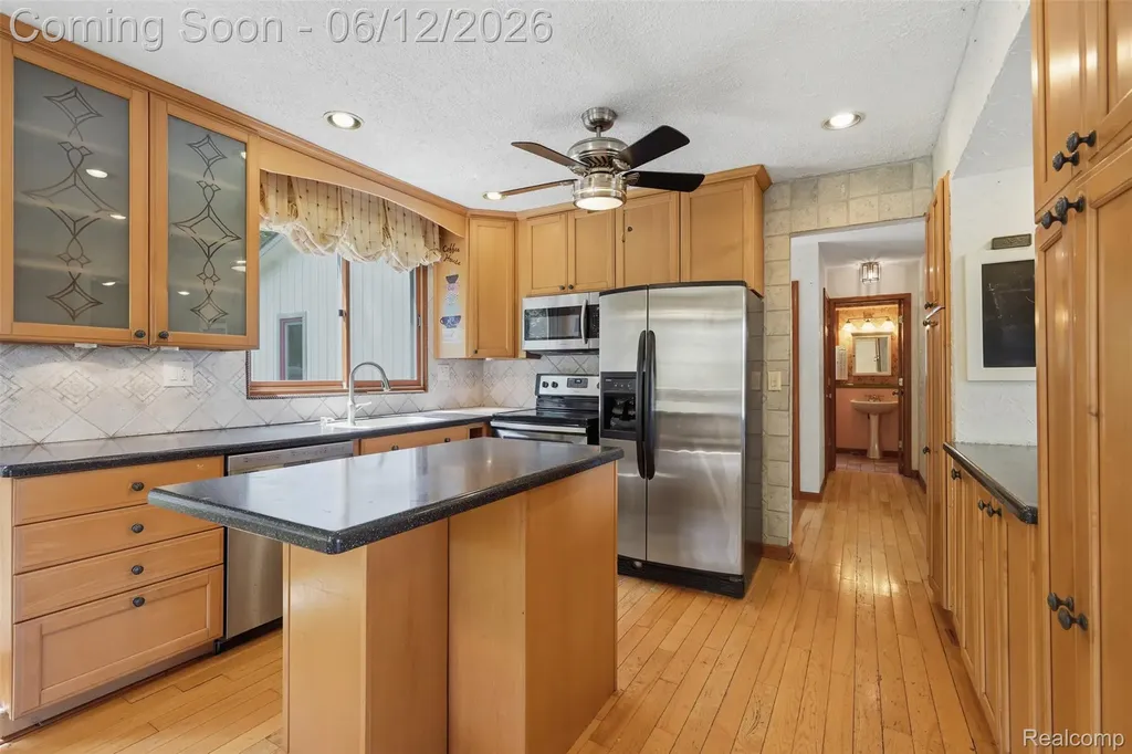 380 Sunset White Lake Charter Township MI 48383