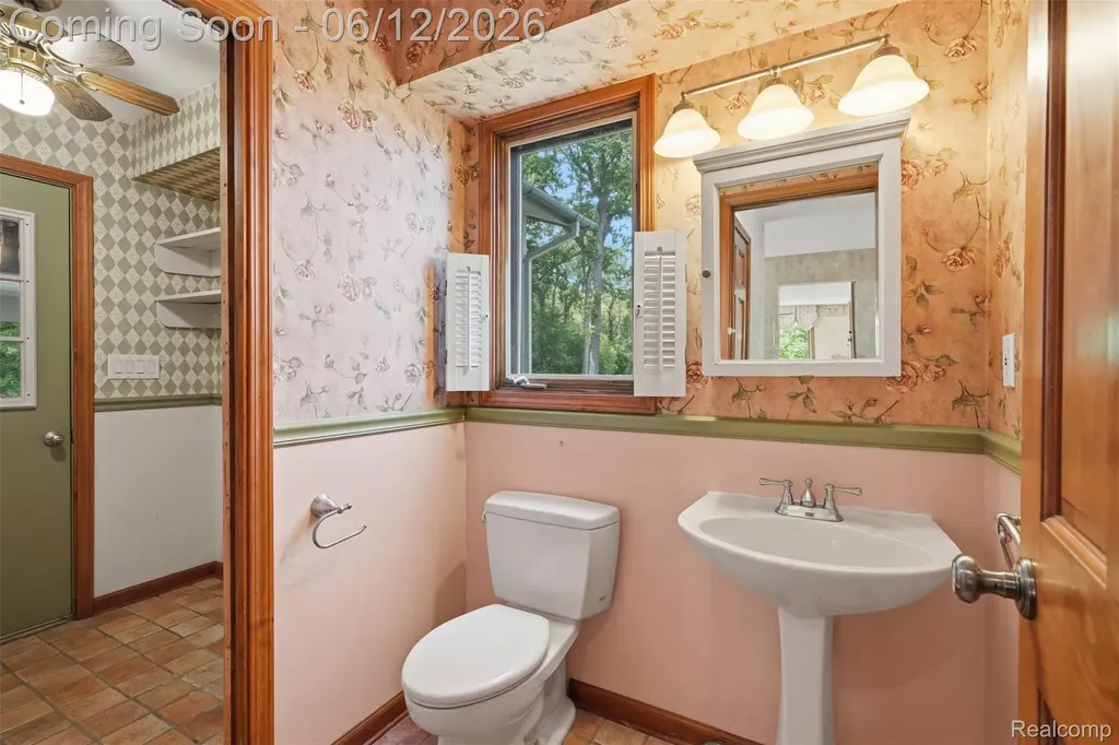 380 Sunset White Lake Charter Township MI 48383