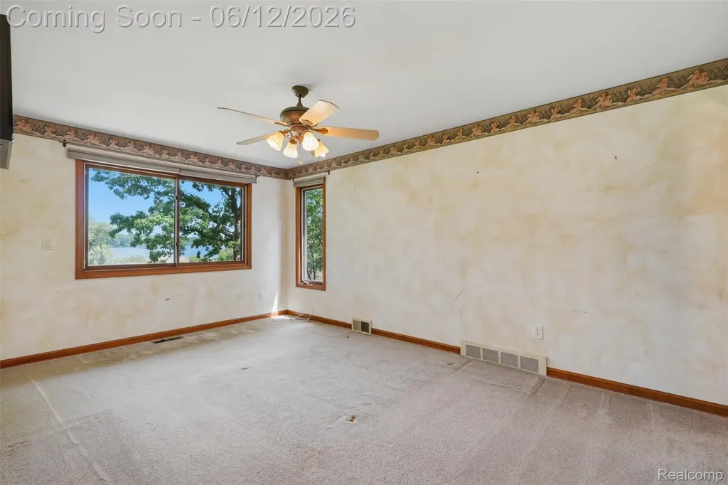 380 Sunset White Lake Charter Township MI 48383