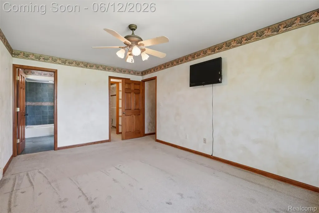 380 Sunset White Lake Charter Township MI 48383