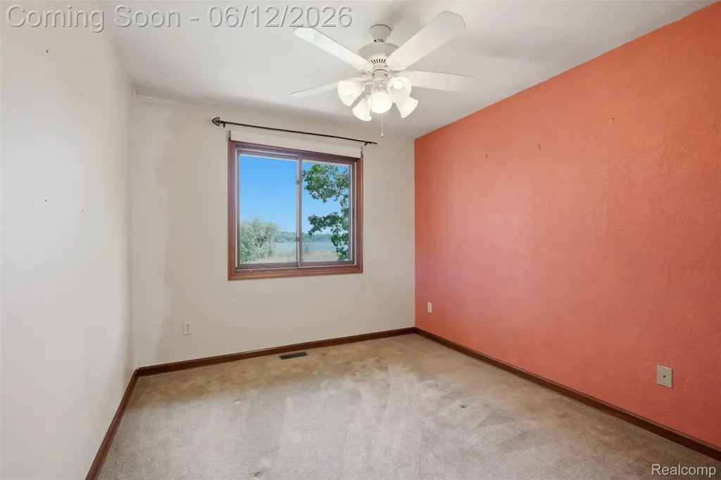 380 Sunset White Lake Charter Township MI 48383