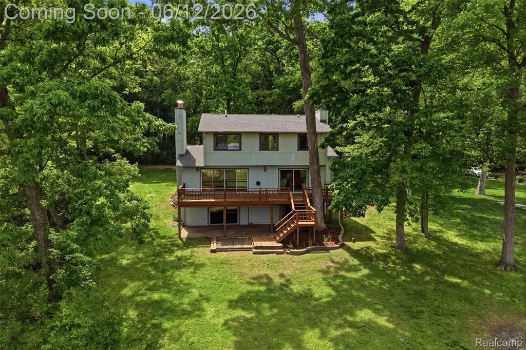 380 Sunset White Lake Charter Township MI 48383