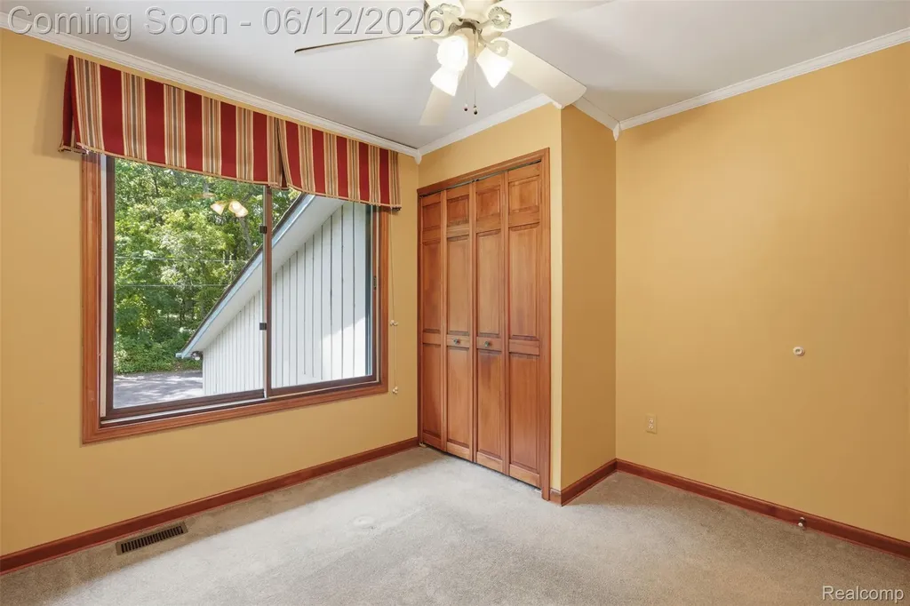 380 Sunset White Lake Charter Township MI 48383