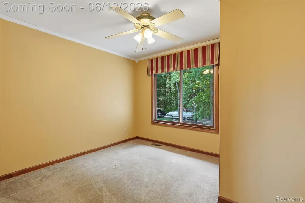 380 Sunset White Lake Charter Township MI 48383